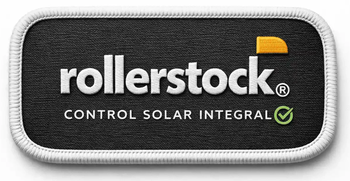 Logo bordado de Rollerstock control solar integral en fondo negro con diseño premium y detalles en relieve